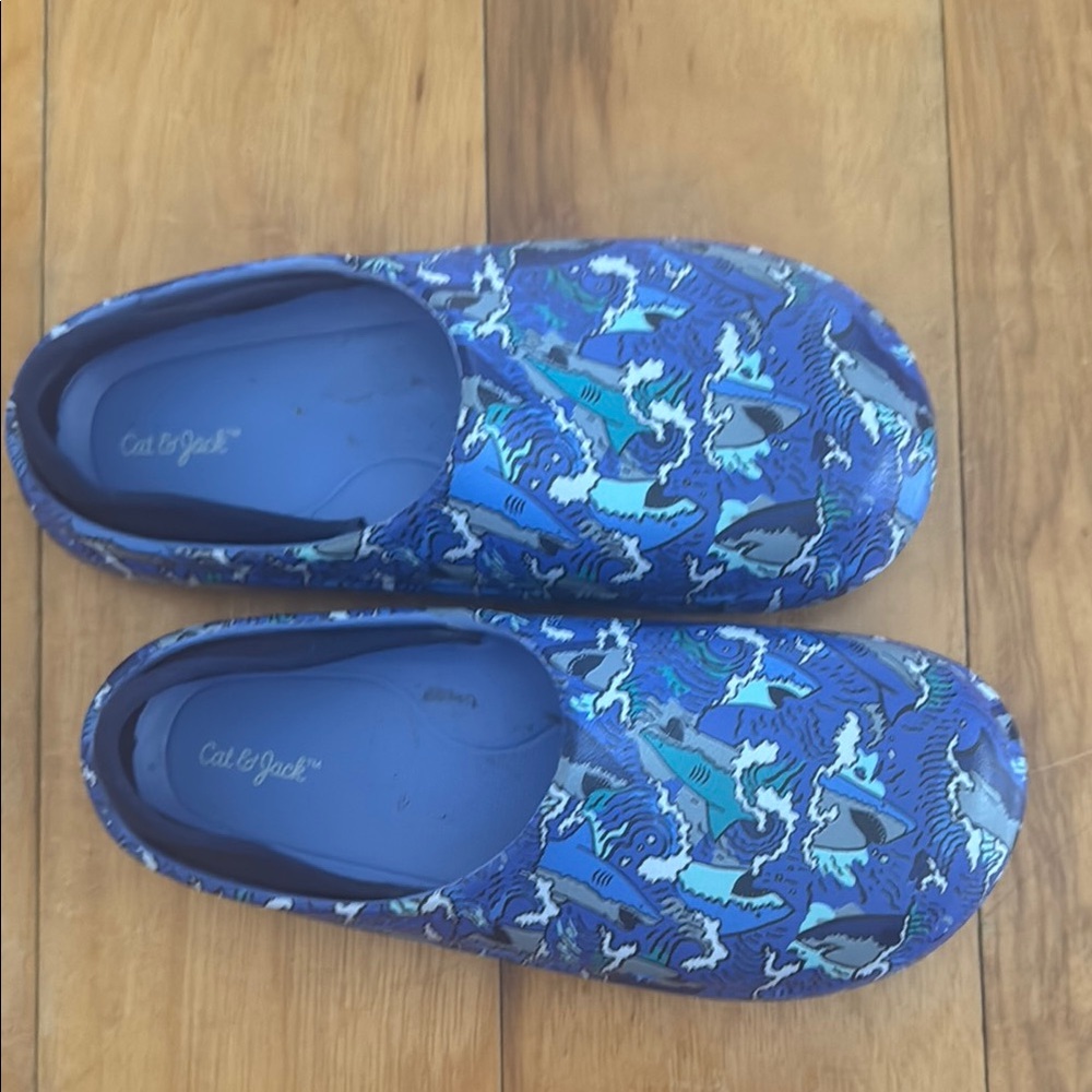 Cat & Jack Kids Blue Shark Clogs
